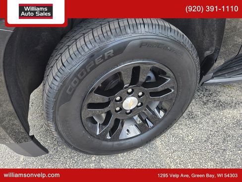 Used 2018 Chevrolet Suburban LT image 9