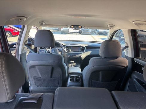 Used 2020 Kia Sorento LX image 25