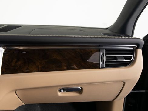 Certified 2024 Porsche Macan S image 32