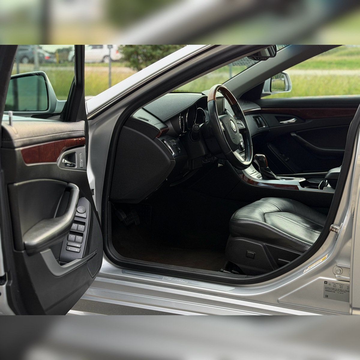 Used 2010 Cadillac CTS Luxury AWD/4WD image 6