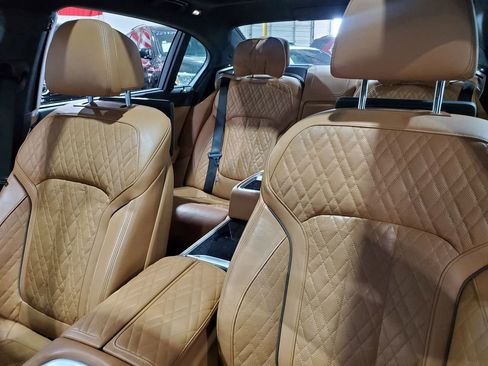 Used 2022 BMW ALPINA B7 xDrive image 43