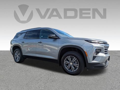 New 2026 Chevrolet Traverse LT FWD image 3