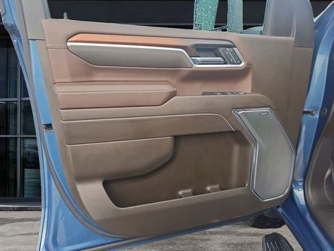 Used 2025 GMC Sierra 3500 Denali w/ Denali Reserve Package AWD/4WD image 18