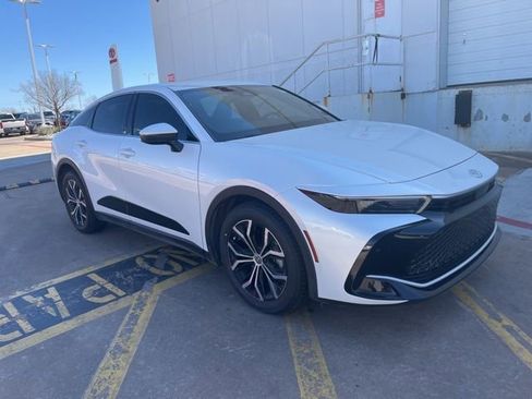 Used 2023 Toyota Crown image 4