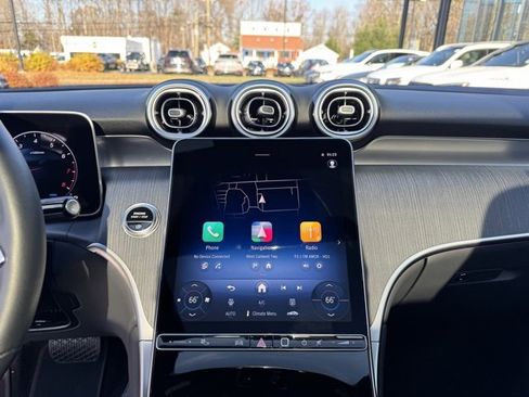 Used 2025 Mercedes-Benz GLC 300 4MATIC image 18