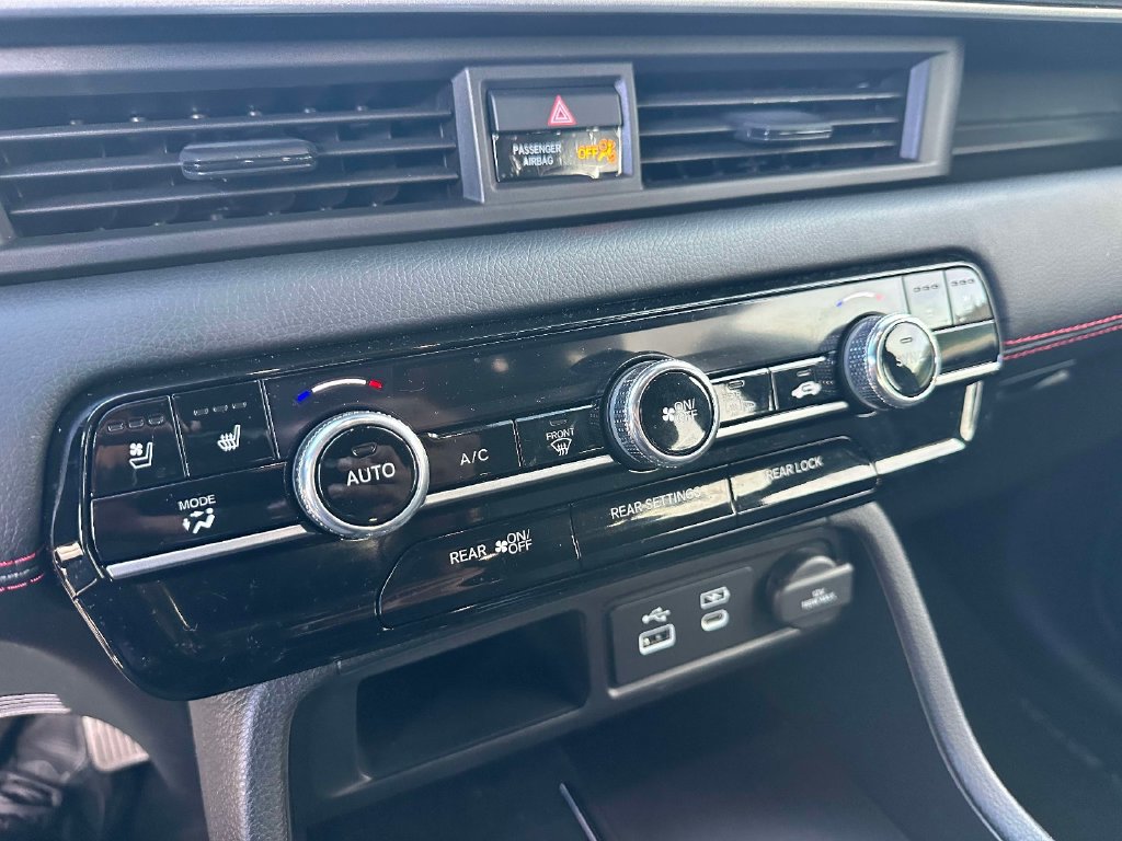 Used 2025 Honda Pilot Black Edition image 23