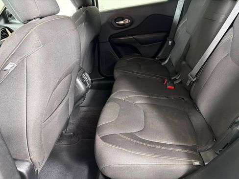 Used 2017 Jeep Cherokee Latitude FWD image 18