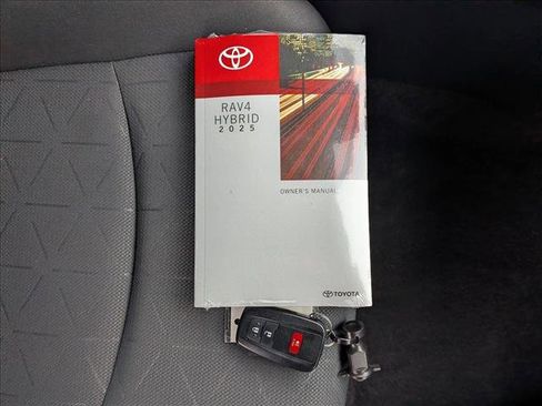 Used 2025 Toyota RAV4 XLE image 22