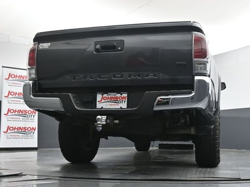 Used 2022 Toyota Tacoma TRD Off-Road AWD/4WD image 37
