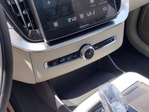 New 2026 Volvo XC90 B5 Ultra w/ Protection Package image 17