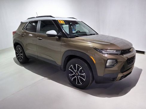 Used 2021 Chevrolet TrailBlazer ACTIV w/ Sun and Liftgate Package image 2