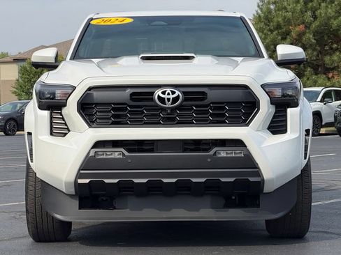 Certified 2024 Toyota Tacoma TRD Sport w/ TRD Sport Premium Package AWD/4WD image 9