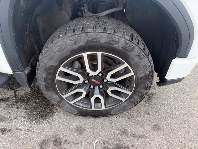 Used 2024 GMC Sierra 1500 AT4 w/ Technology Package AWD/4WD image 9