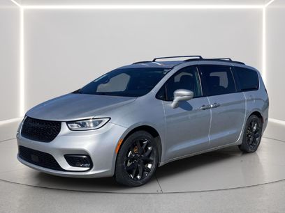 Used 2022 Chrysler Pacifica Touring-L w/ S Appearance Package
