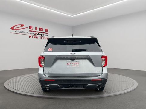 Used 2024 Ford Explorer XLT w/ Equipment Group 202A image 5