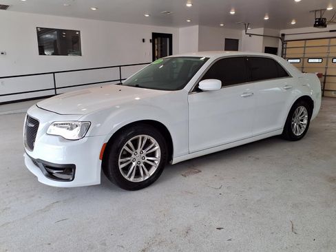 Used 2019 Chrysler 300 Touring w/ Driver Convenience Group RWD image 19