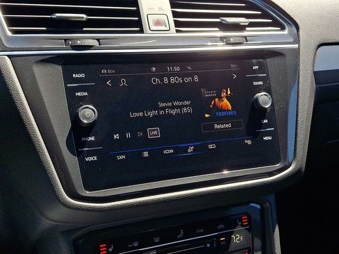 Certified 2023 Volkswagen Tiguan SE w/ Panoramic Sunroof Package AWD/4WD image 17