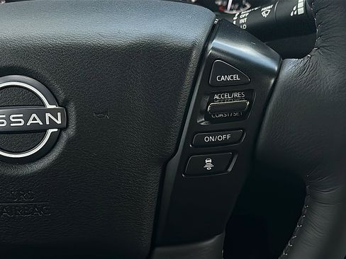 Used 2024 Nissan Frontier SL w/ Technology Package AWD/4WD image 12