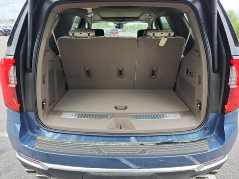 New 2026 GMC Yukon Denali w/ Denali Reserve Package AWD/4WD image 8