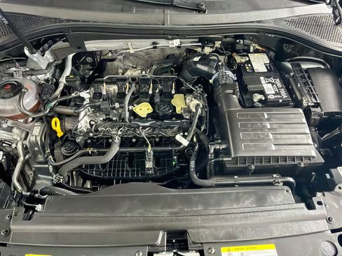 Used 2024 Volkswagen Tiguan SE FWD image 33