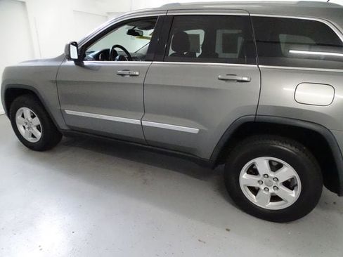 Used 2012 Jeep Grand Cherokee Laredo w/ Laredo E Group image 16