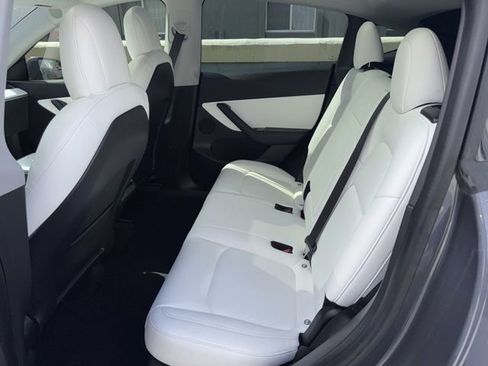Used 2021 Tesla Model Y Long Range image 7