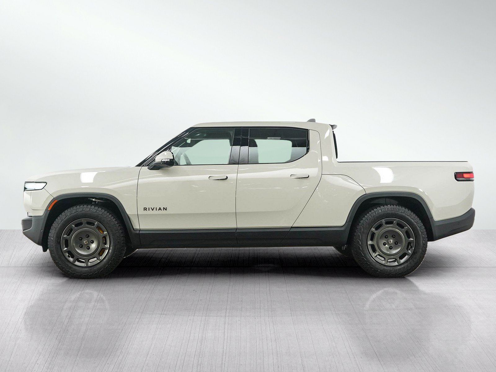 Used 2025 Rivian R1T Adventure Tri AWD/4WD image 2
