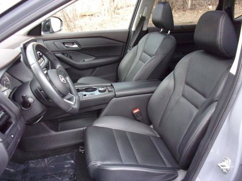 Used 2023 Nissan Rogue SL w/ SL Premium Package image 8