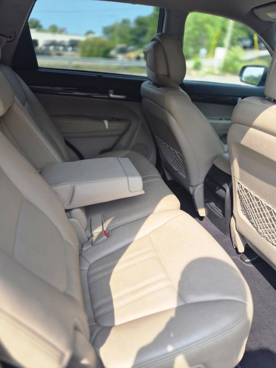 Used 2014 Kia Sorento LX w/ Premium Package AWD/4WD image 12