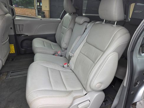 Used 2015 Toyota Sienna XLE FWD image 22