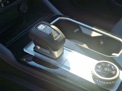 New 2025 Mitsubishi Outlander SE image 7