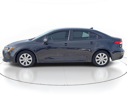 Used 2024 Toyota Corolla LE image 3