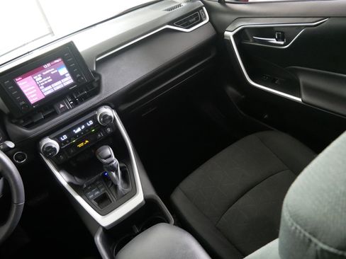 Used 2022 Toyota RAV4 XLE image 11