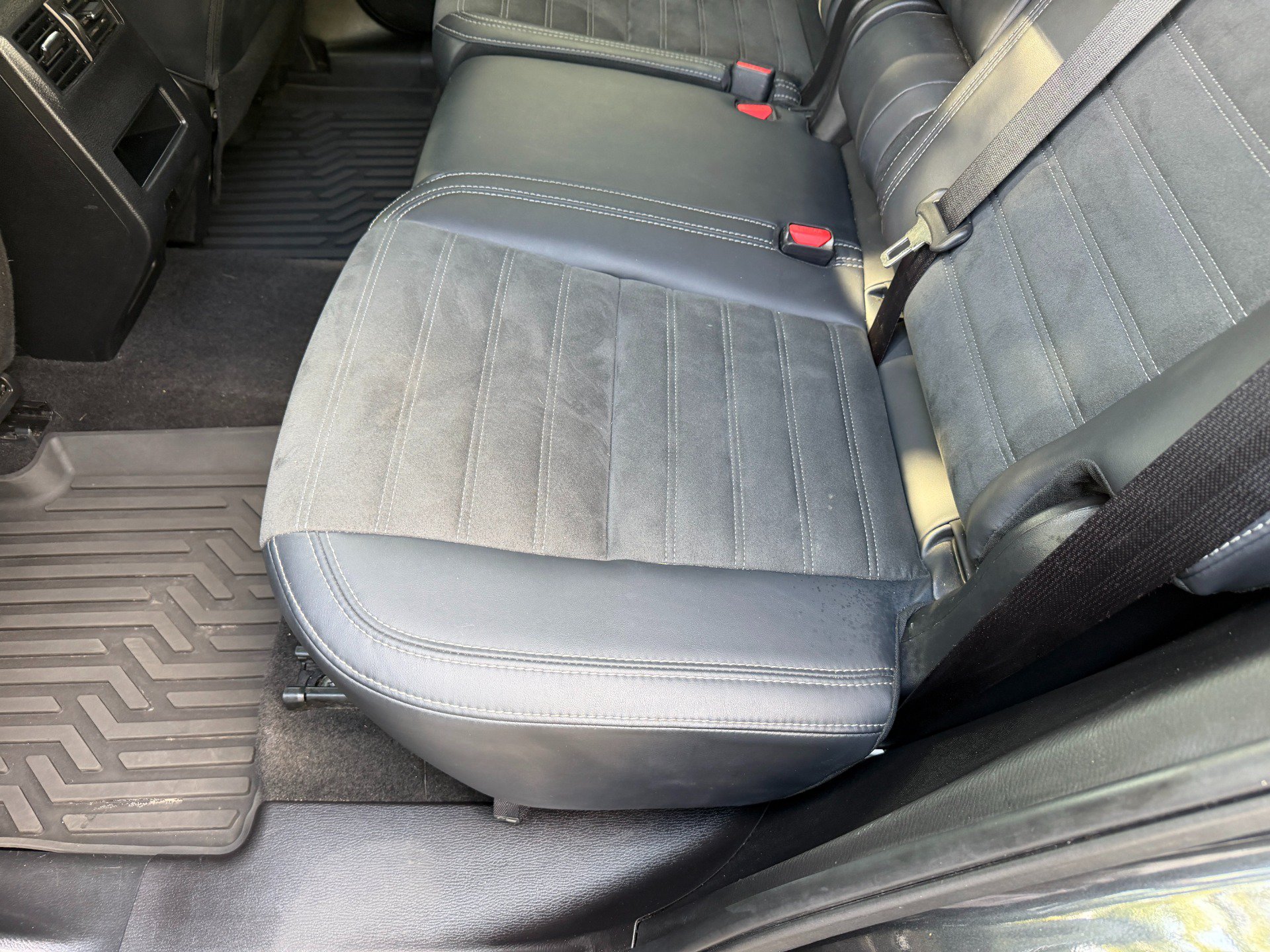Used 2025 Mitsubishi Outlander SE FWD image 53