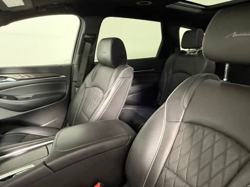 Used 2022 Buick Enclave Avenir FWD image 30