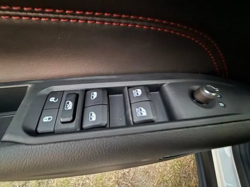 New 2026 Jeep Compass Trailhawk w/ Sun, Sound & Navigation Group AWD/4WD image 31