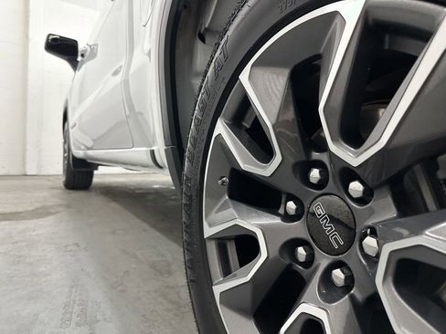 Used 2024 GMC Sierra 1500 SLE image 19