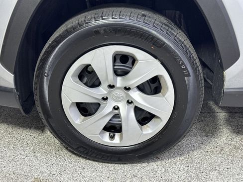Used 2025 Toyota RAV4 LE AWD/4WD image 21