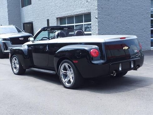 Used 2006 Chevrolet SSR w/ Preferred Equipment Group image 3