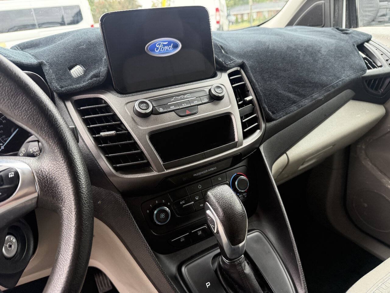 Used 2019 Ford Transit Connect XLT FWD image 3