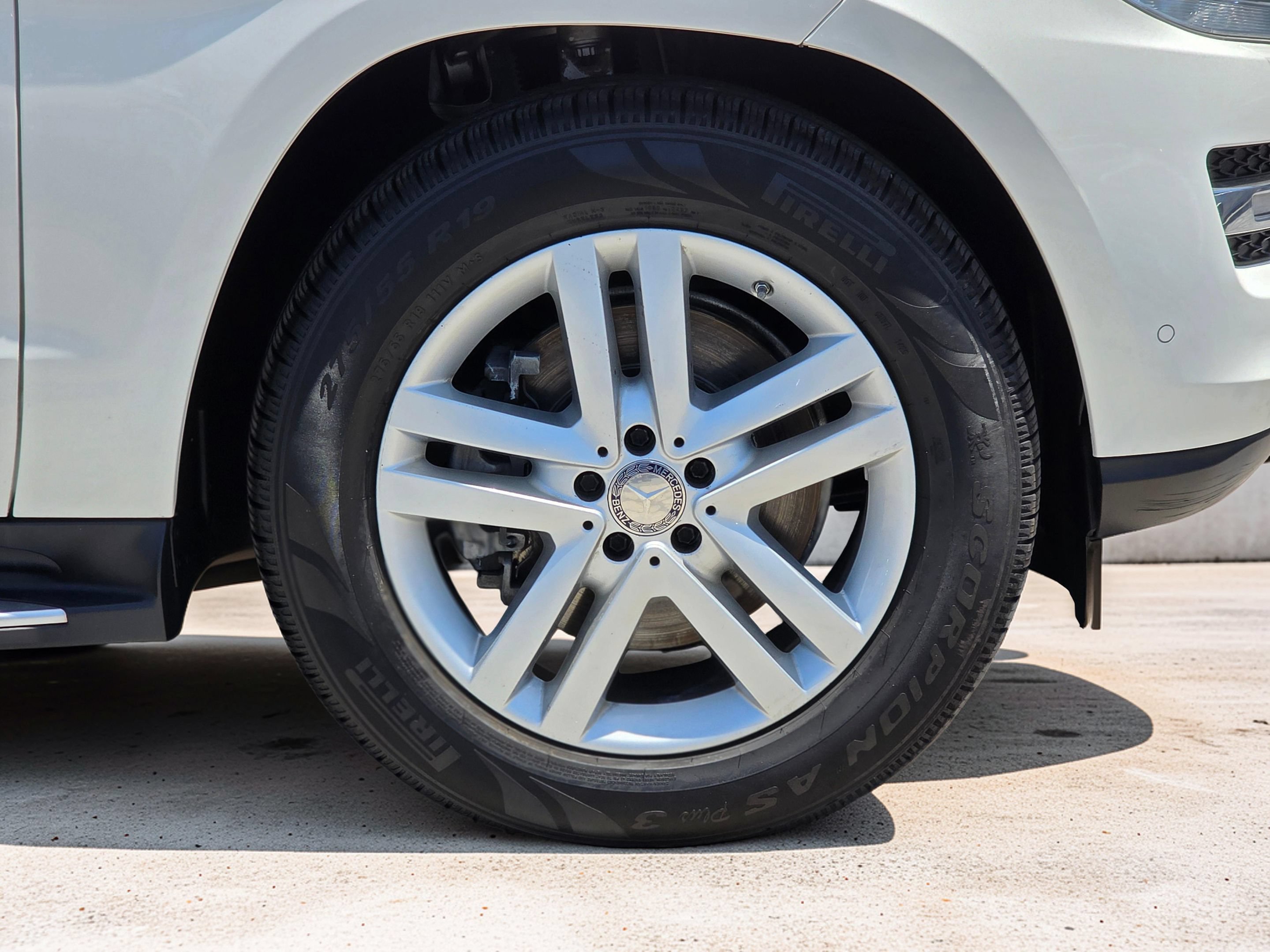 Used 2015 Mercedes-Benz GL 450 4MATIC w/ Parking Assist Package image 7