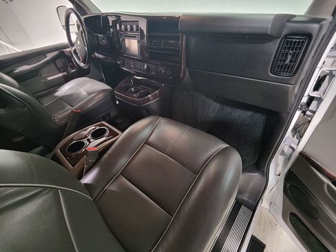 Used 2015 Chevrolet Express 2500 Extended image 12