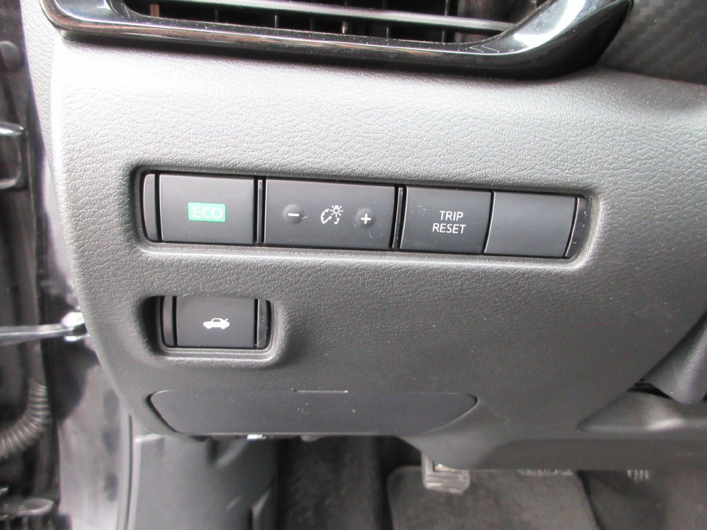 Used 2025 Nissan Sentra SR FWD image 22