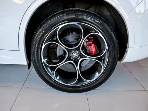 Used 2023 Alfa Romeo Stelvio Veloce image 49