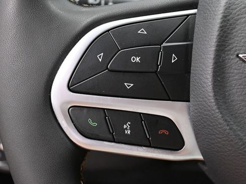 Used 2023 Chrysler Pacifica Pinnacle FWD image 18