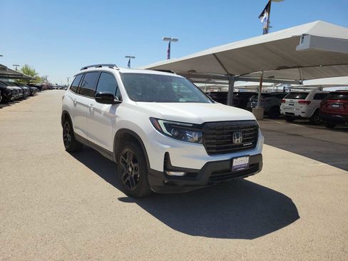 Used 2025 Honda Passport Black Edition image 2