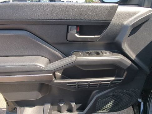 Used 2025 Toyota 4Runner SR5 AWD/4WD image 11
