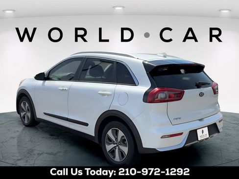 Used 2017 Kia Niro LX FWD image 5