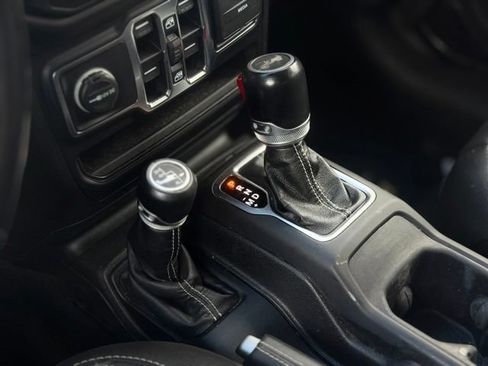 Used 2021 Jeep Wrangler Unlimited Sahara AWD/4WD image 19