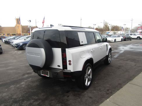 Used 2022 Land Rover Defender 110 X-Dynamic SE image 4